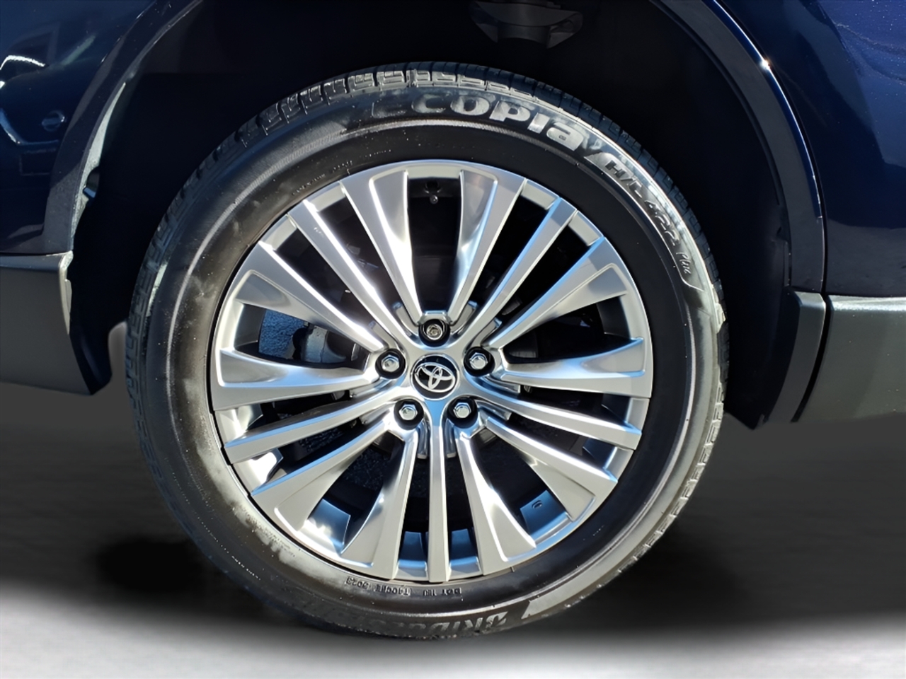 Toyota Venza Nightshade AWD (Natl) 2024