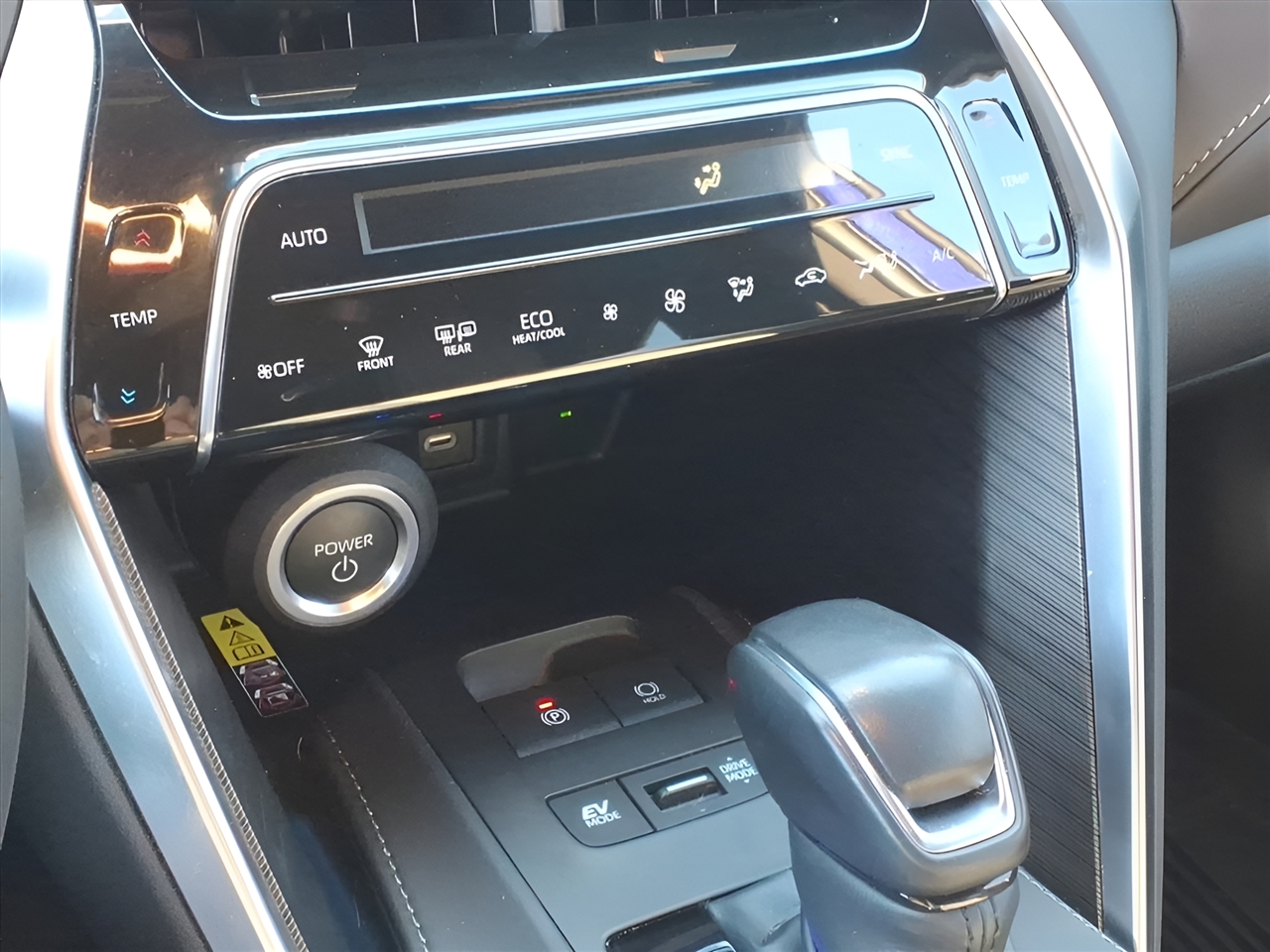 Toyota Venza Nightshade AWD (Natl) 2024