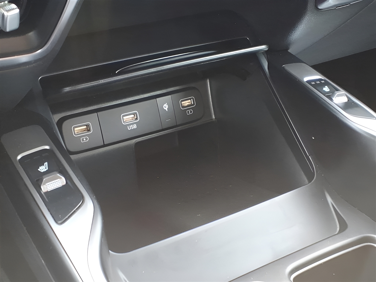 Kia Sorento Hybrid EX AWD 2023