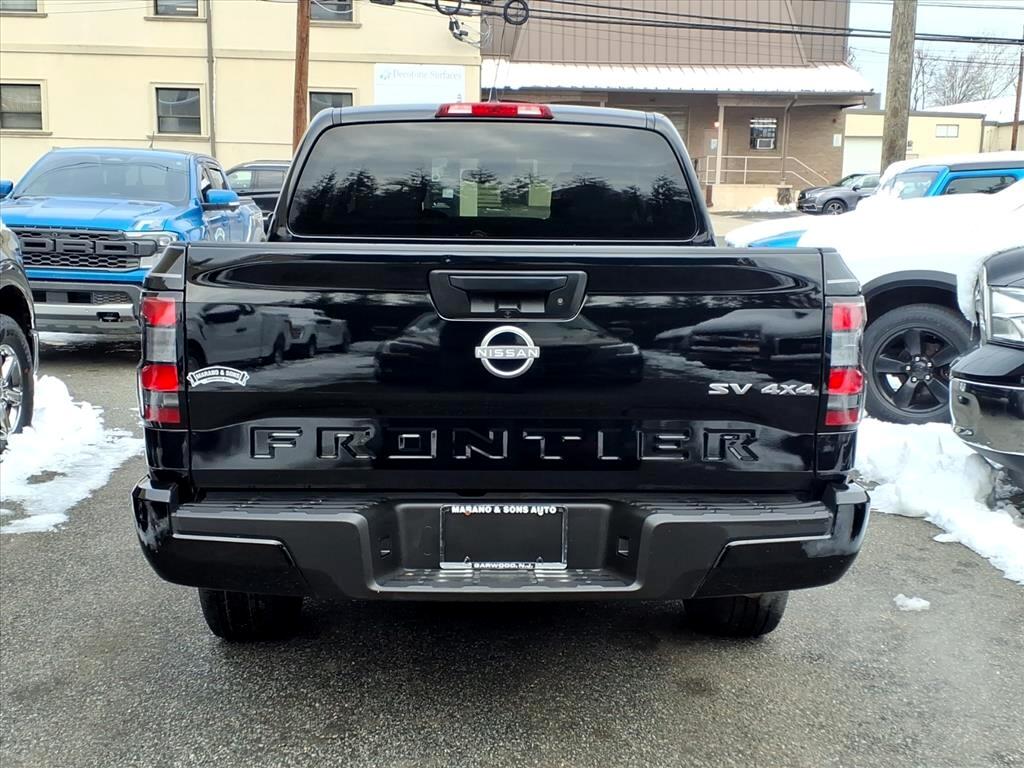 Nissan Frontier Crew Cab 4x4 SV 2024