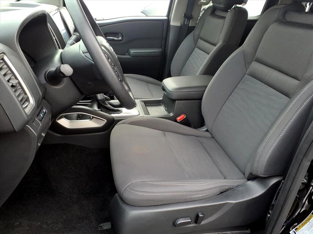 Nissan Frontier Crew Cab 4x4 SV 2024