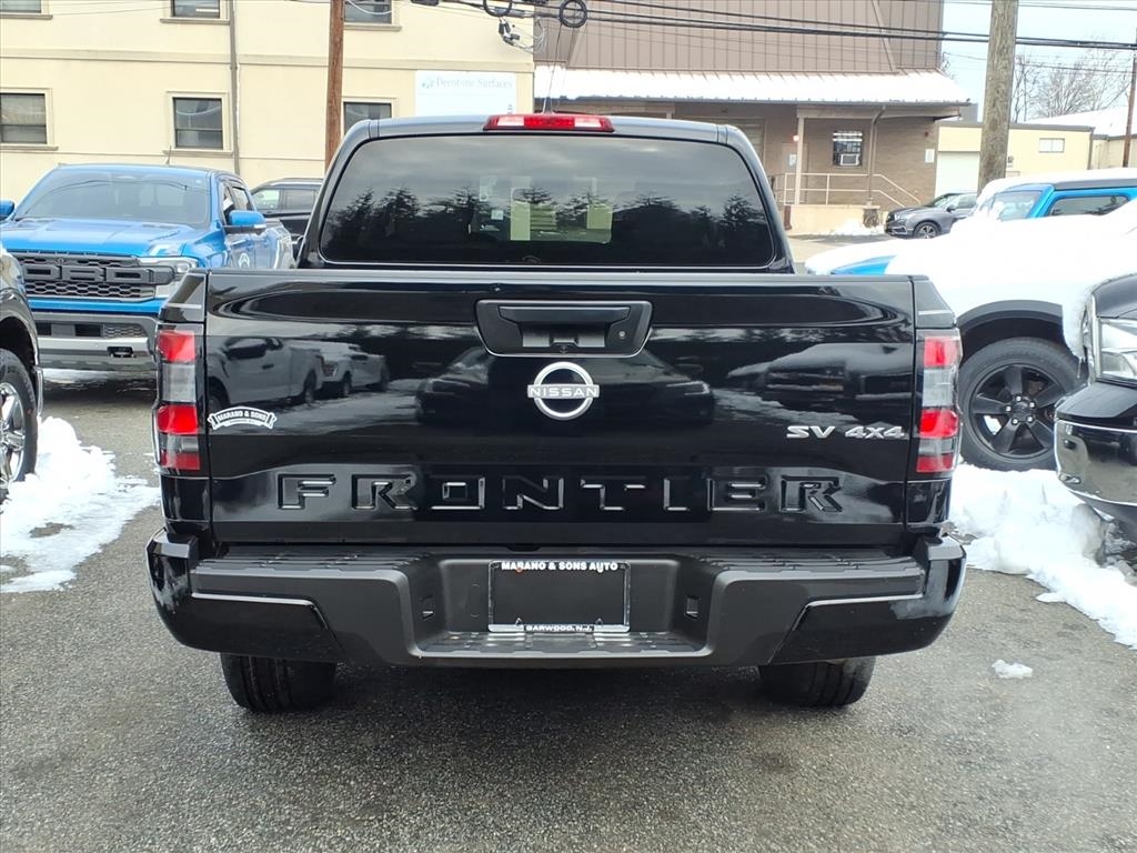 Nissan Frontier Crew Cab 4x4 SV 2024