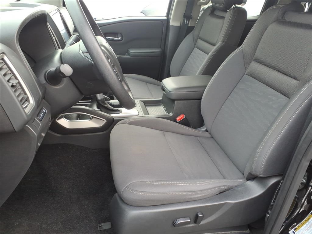 Nissan Frontier Crew Cab 4x4 SV 2024