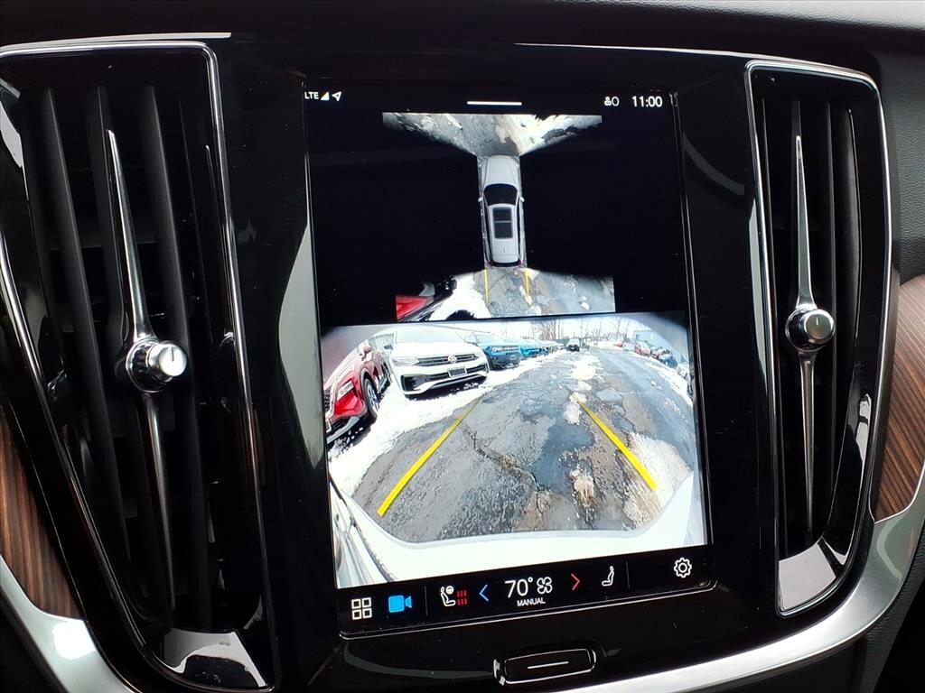 Volvo V60 Cross Country B5 AWD Plus 2025