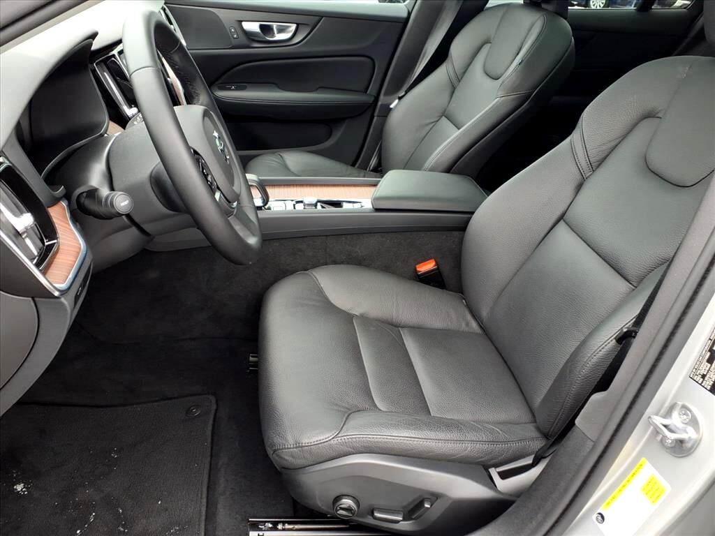 Volvo V60 Cross Country B5 AWD Plus 2025