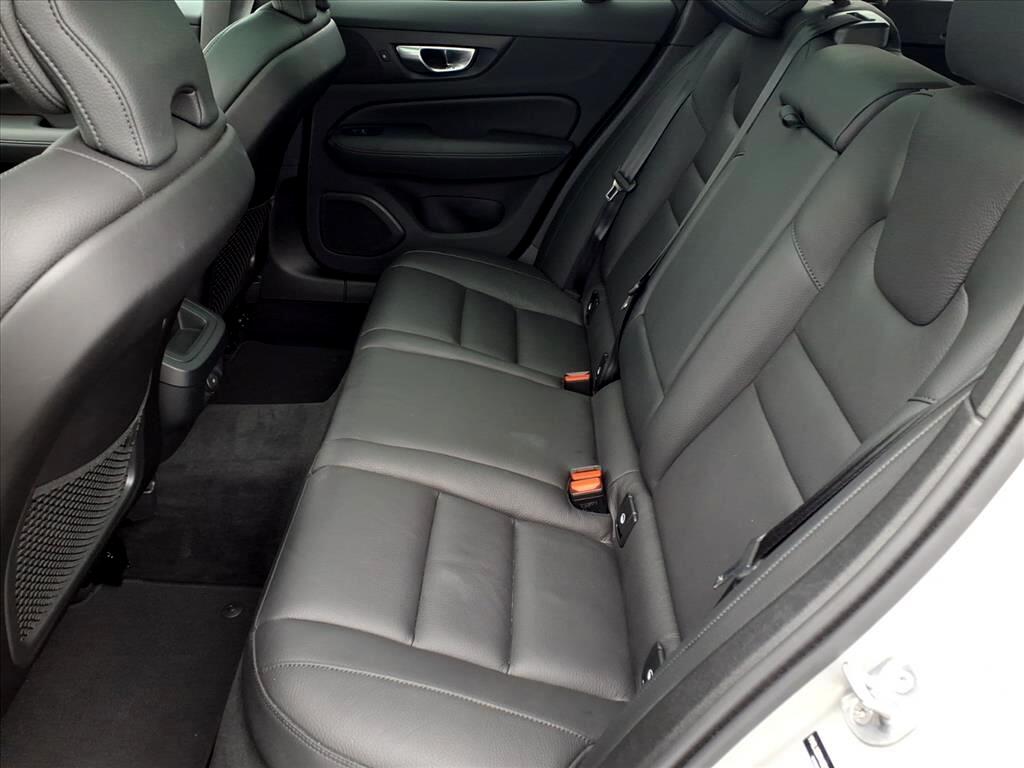 Volvo V60 Cross Country B5 AWD Plus 2025