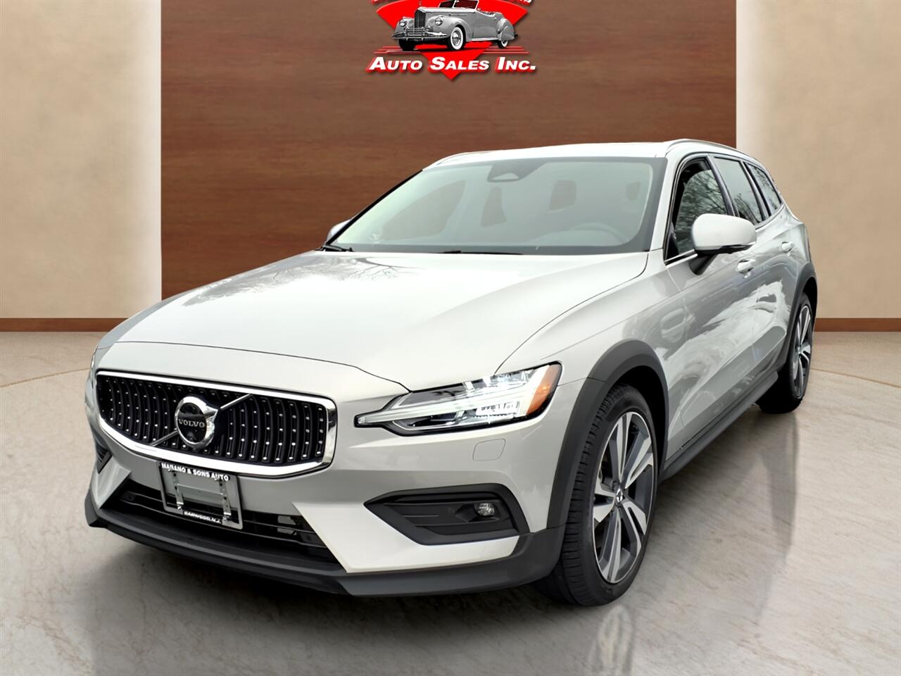 Volvo V60 Cross Country B5 AWD Plus 2025