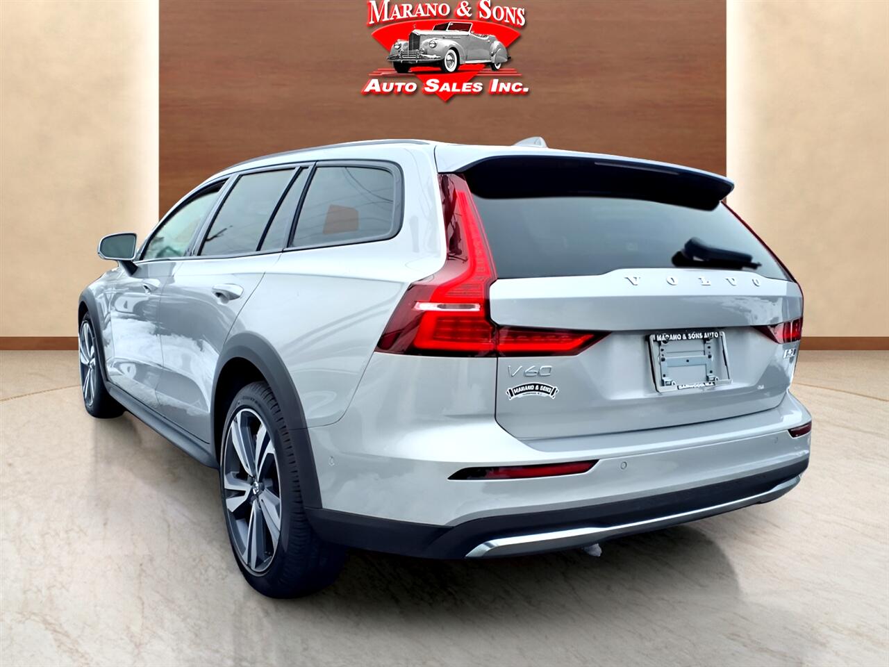 Volvo V60 Cross Country B5 AWD Plus 2025