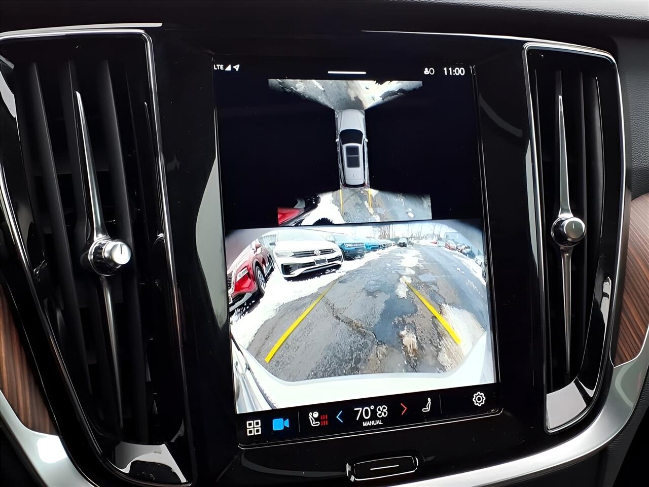 Volvo V60 Cross Country B5 AWD Plus 2025