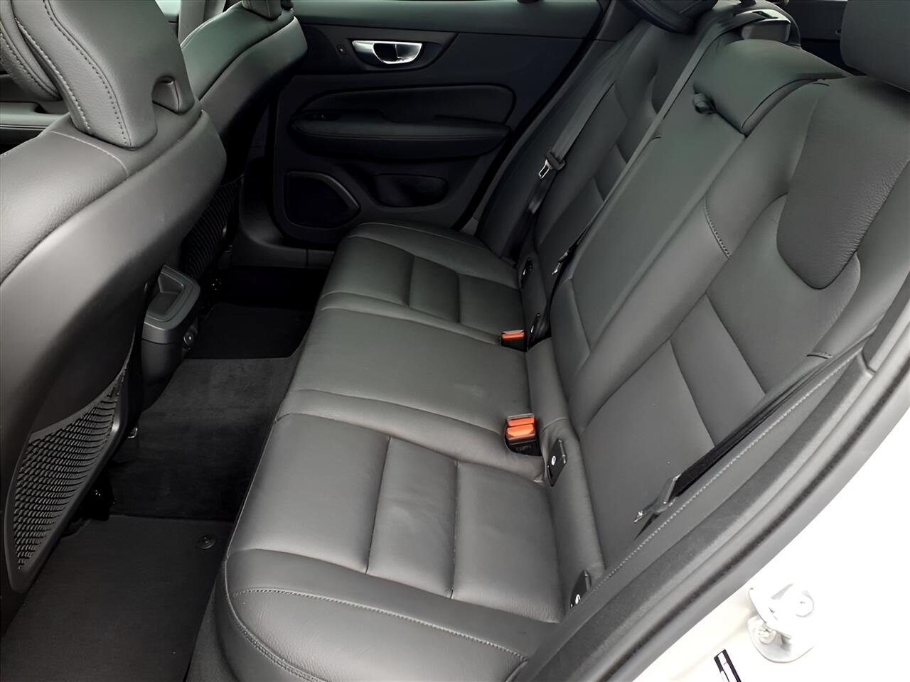 Volvo V60 Cross Country B5 AWD Plus 2025