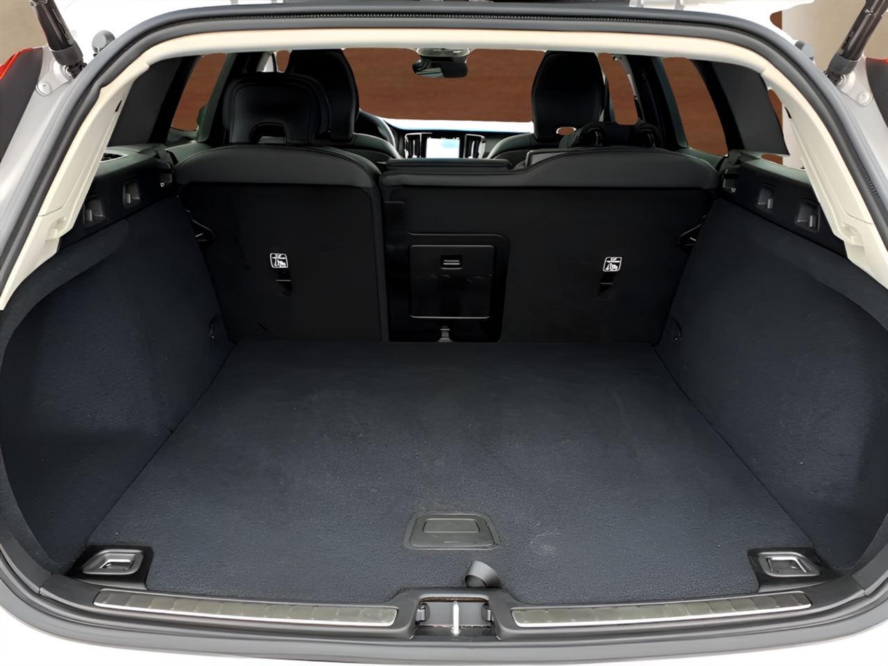 Volvo V60 Cross Country B5 AWD Plus 2025