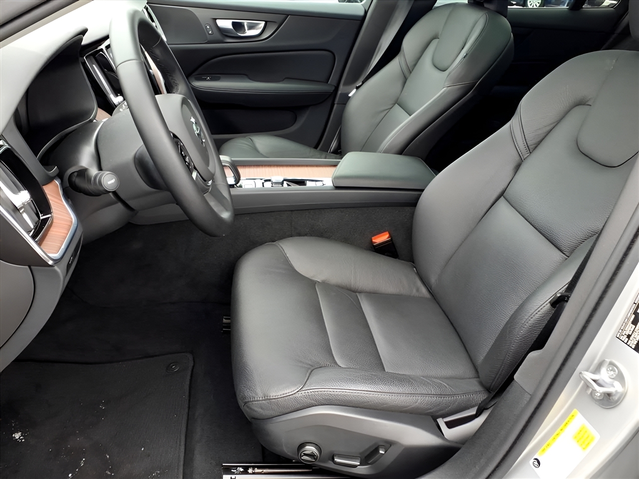 Volvo V60 Cross Country B5 AWD Plus 2025