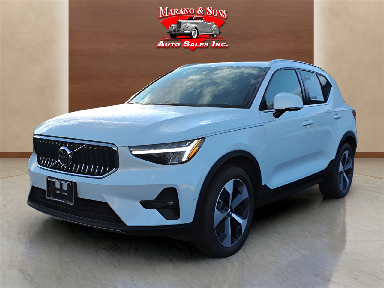 2025 Volvo XC40 B5 AWD Plus Bright Theme