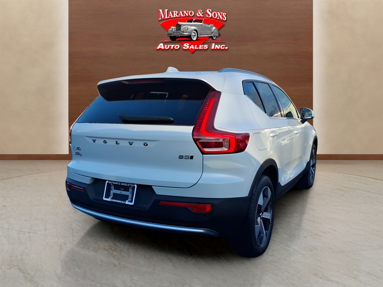 Volvo XC40 B5 AWD Plus Bright Theme 2025