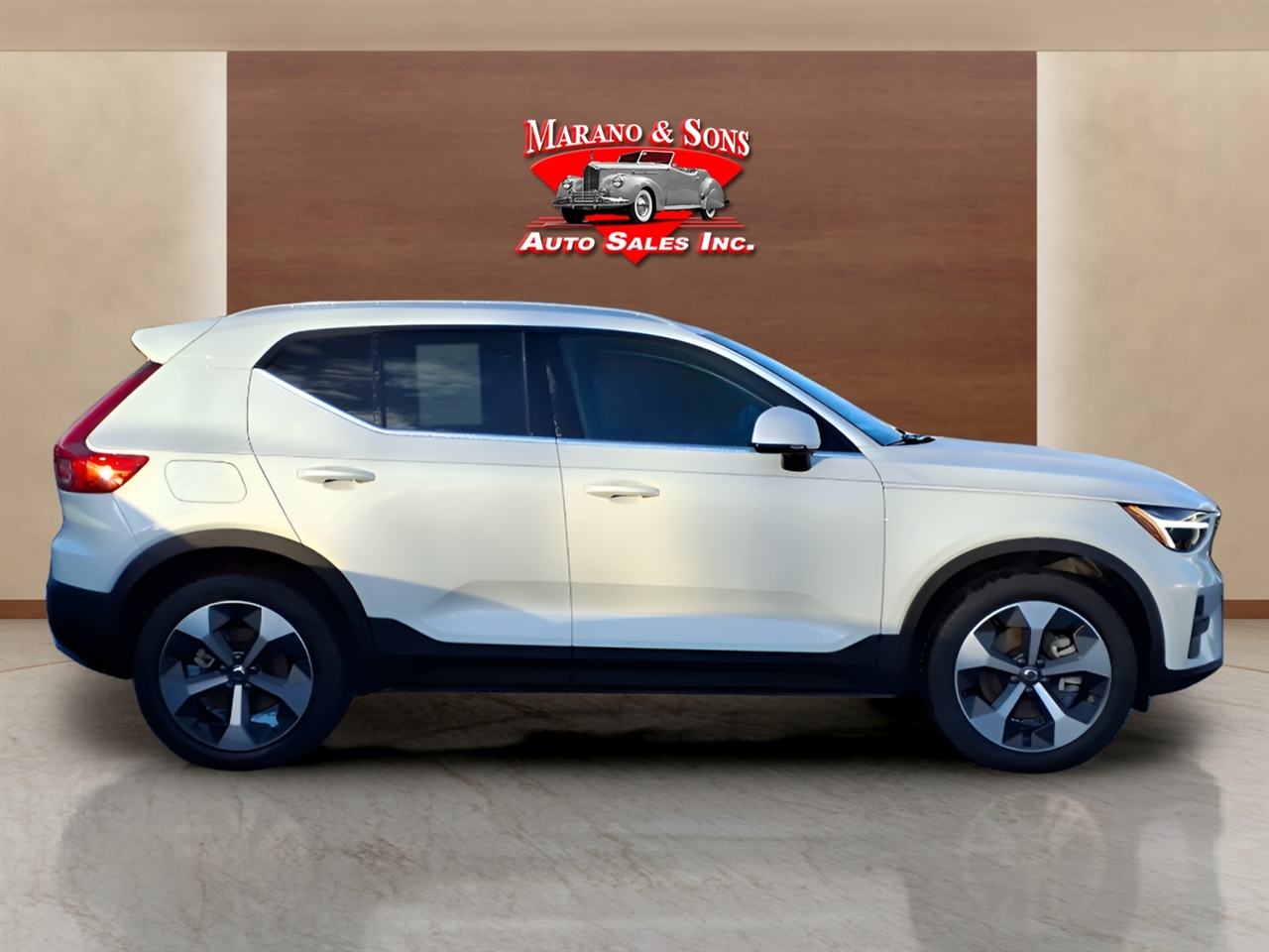 Volvo XC40 B5 AWD Plus Bright Theme 2025