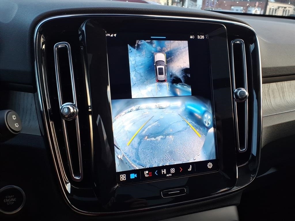 Volvo XC40 B5 AWD Plus Bright Theme 2025