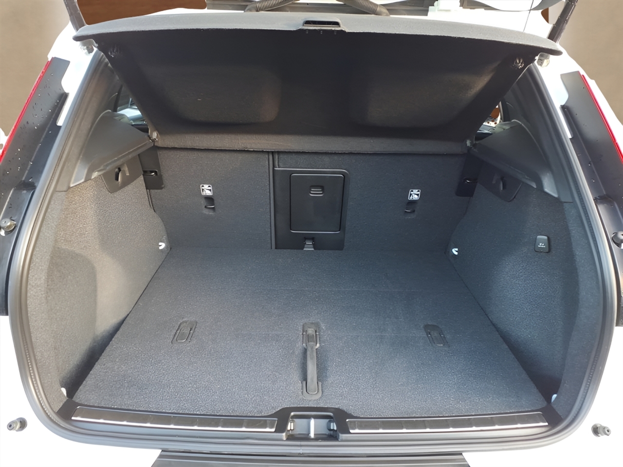 Volvo XC40 B5 AWD Plus Bright Theme 2025