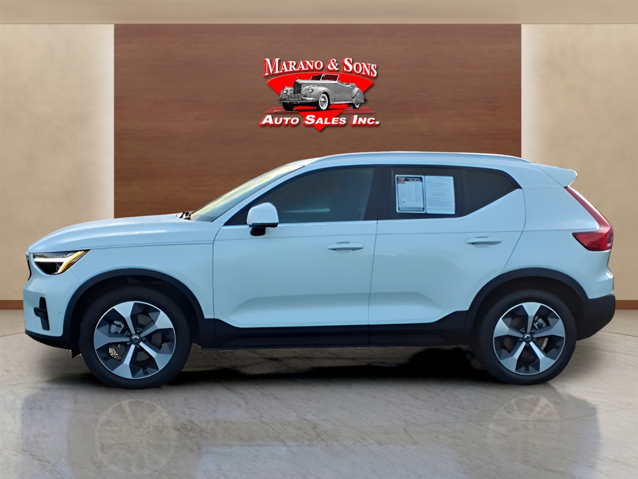 Volvo XC40 B5 AWD Plus Bright Theme 2025