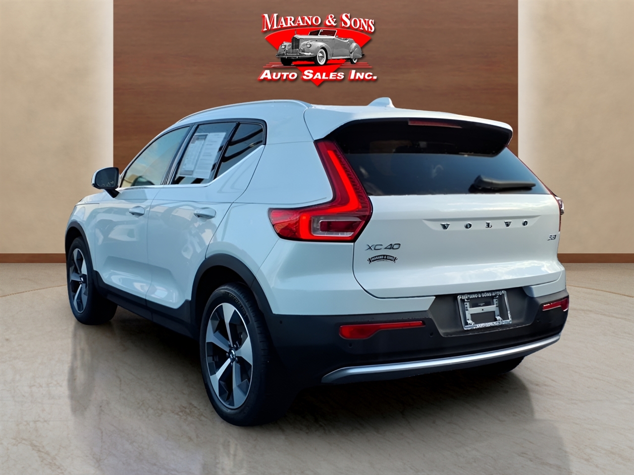Volvo XC40 B5 AWD Plus Bright Theme 2025
