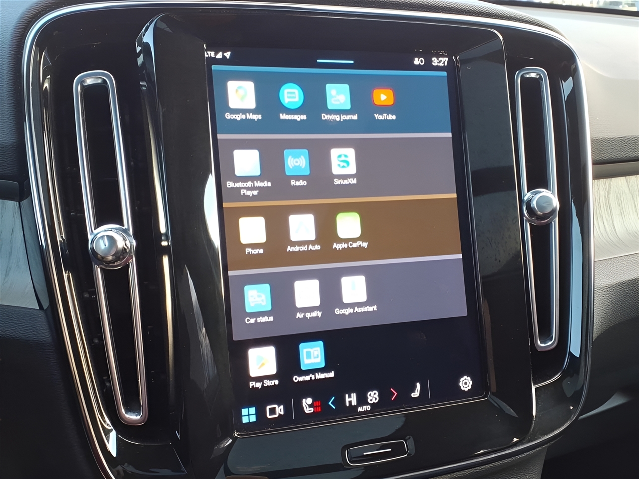 Volvo XC40 B5 AWD Plus Bright Theme 2025