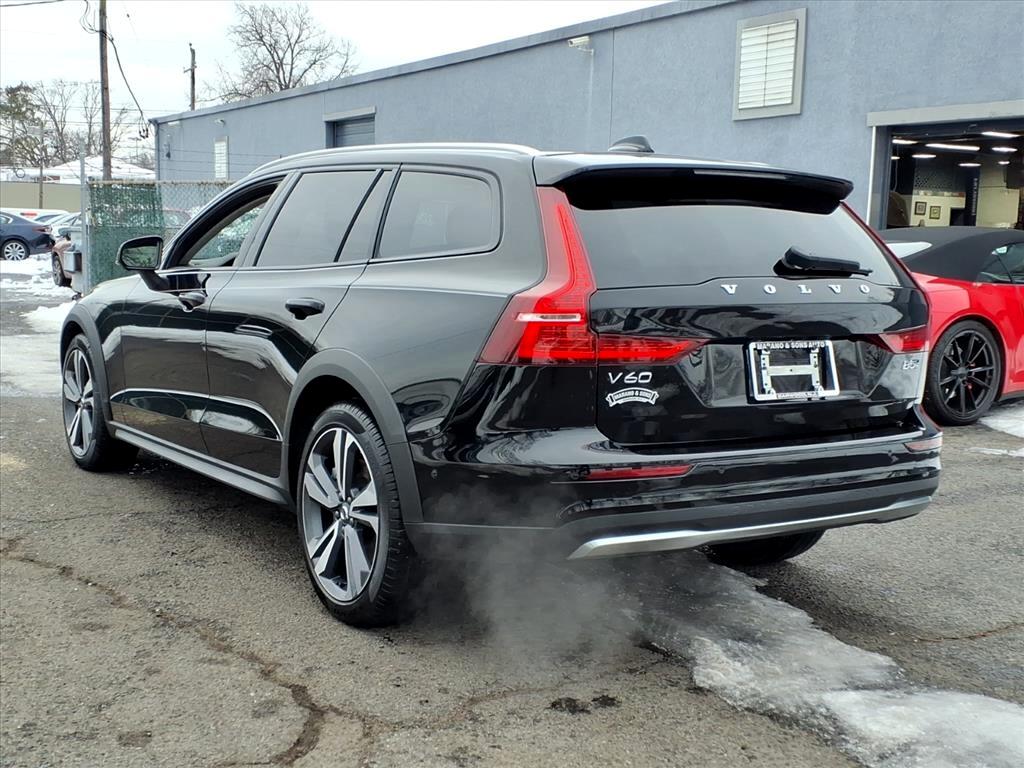 Volvo V60 Cross Country B5 AWD Plus 2025
