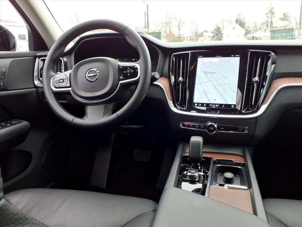 Volvo V60 Cross Country B5 AWD Plus 2025