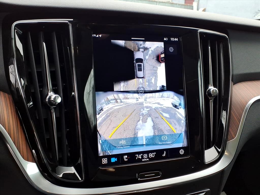 Volvo V60 Cross Country B5 AWD Plus 2025