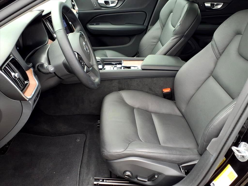 Volvo V60 Cross Country B5 AWD Plus 2025