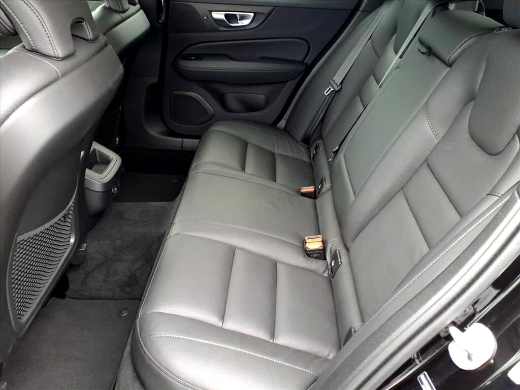 Volvo V60 Cross Country B5 AWD Plus 2025