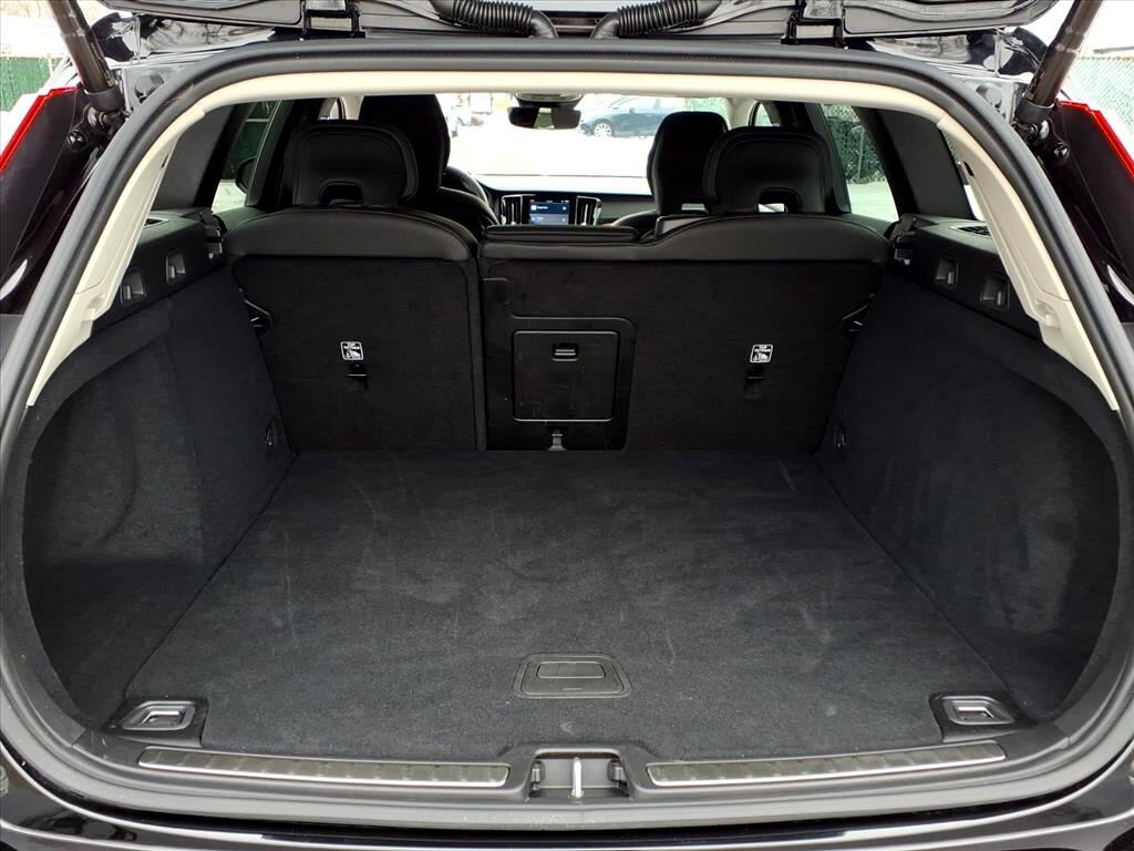 Volvo V60 Cross Country B5 AWD Plus 2025