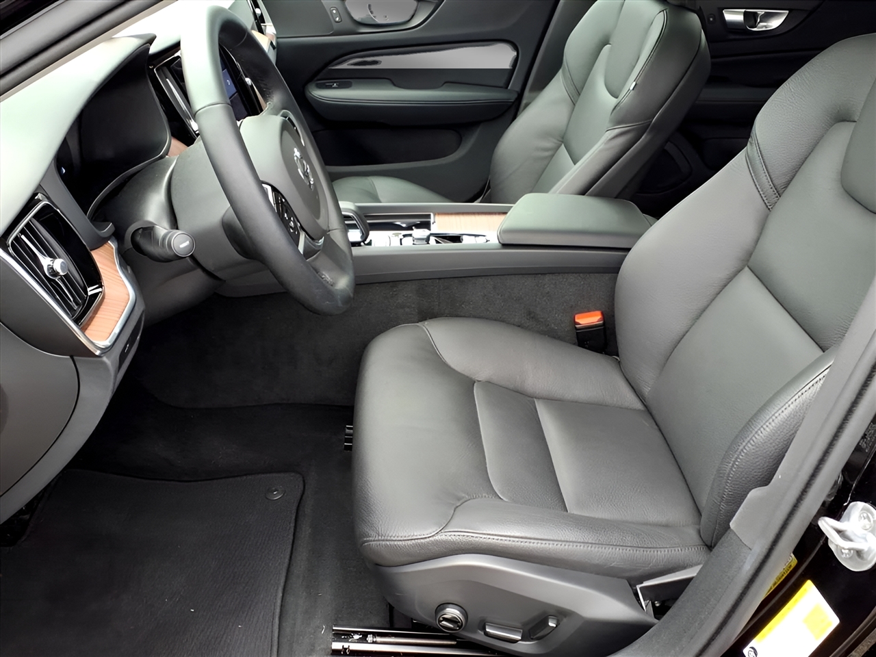 Volvo V60 Cross Country B5 AWD Plus 2025