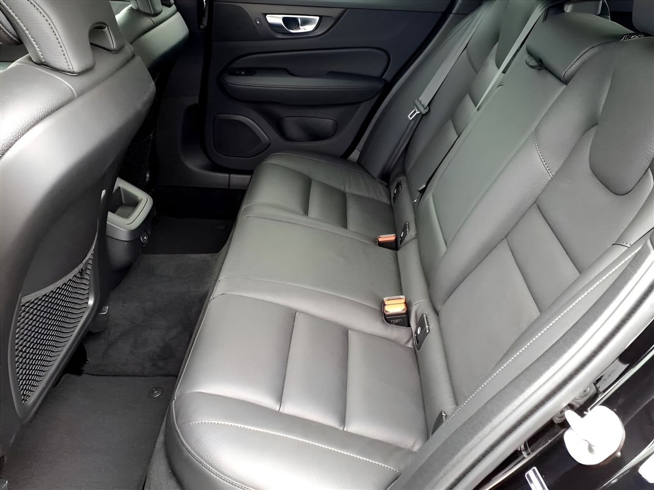 Volvo V60 Cross Country B5 AWD Plus 2025