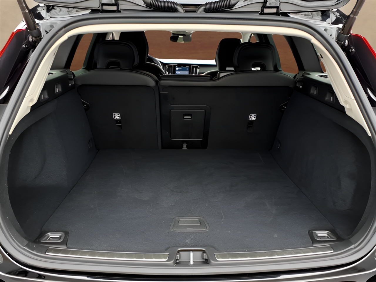 Volvo V60 Cross Country B5 AWD Plus 2025