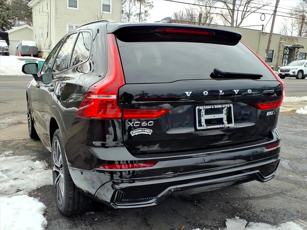Volvo XC60 B5 AWD Plus 2025