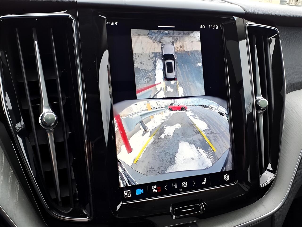 Volvo XC60 B5 AWD Plus 2025