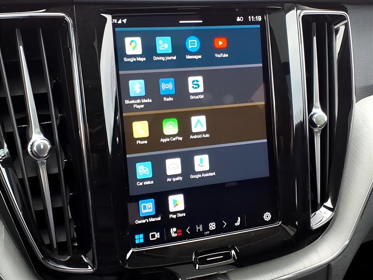 Volvo XC60 B5 AWD Plus 2025