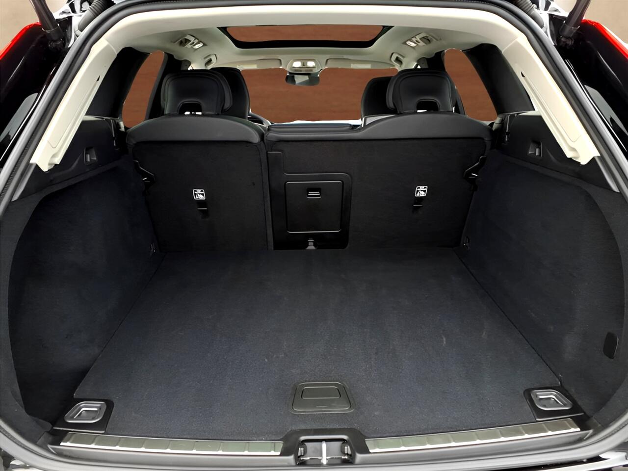 Volvo XC60 B5 AWD Plus 2025