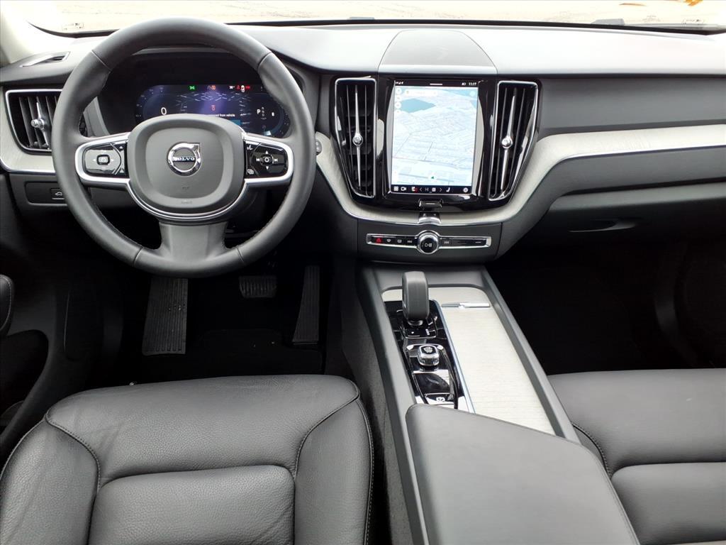 Volvo XC60 B5 AWD Plus 2025