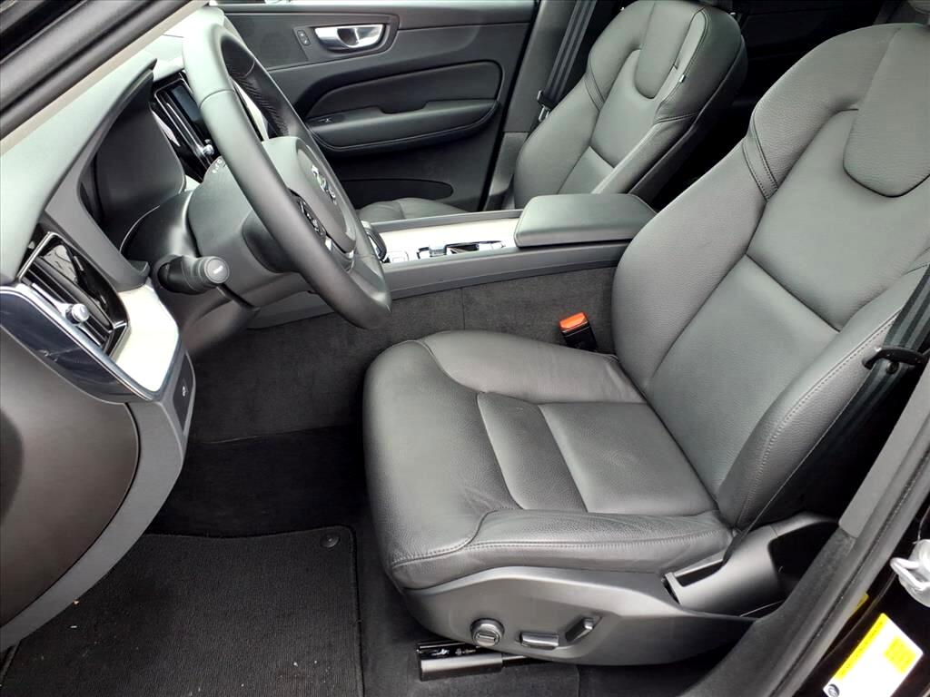 Volvo XC60 B5 AWD Plus 2025