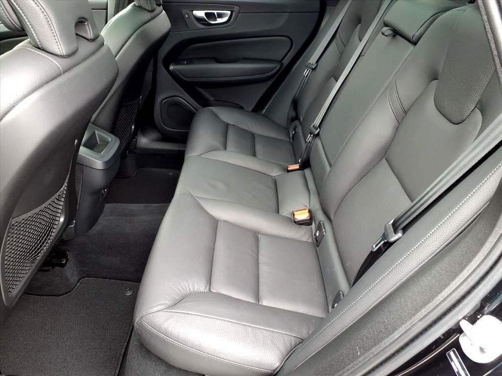 Volvo XC60 B5 AWD Plus 2025