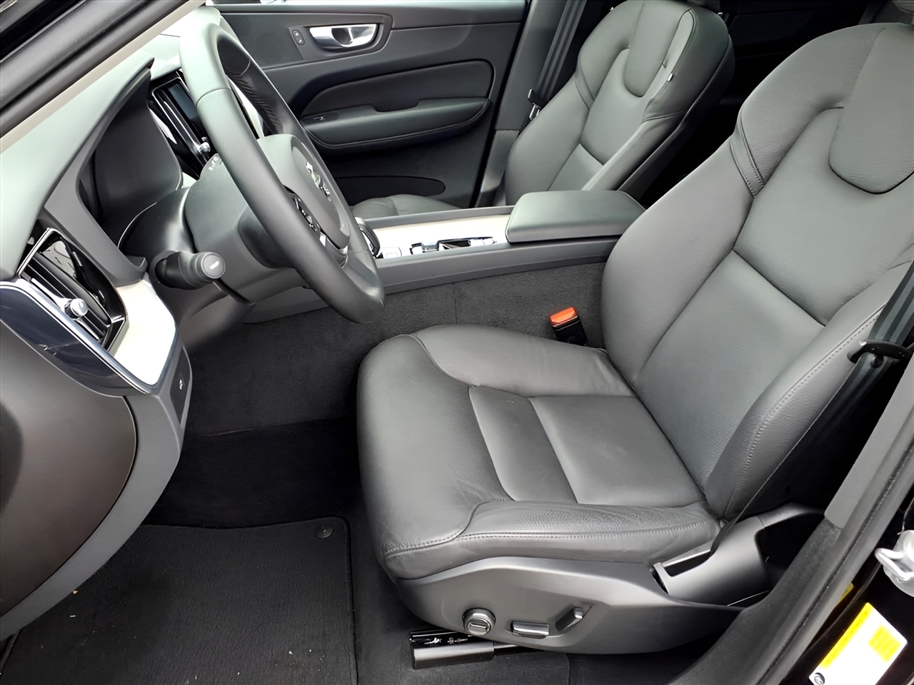 Volvo XC60 B5 AWD Plus 2025