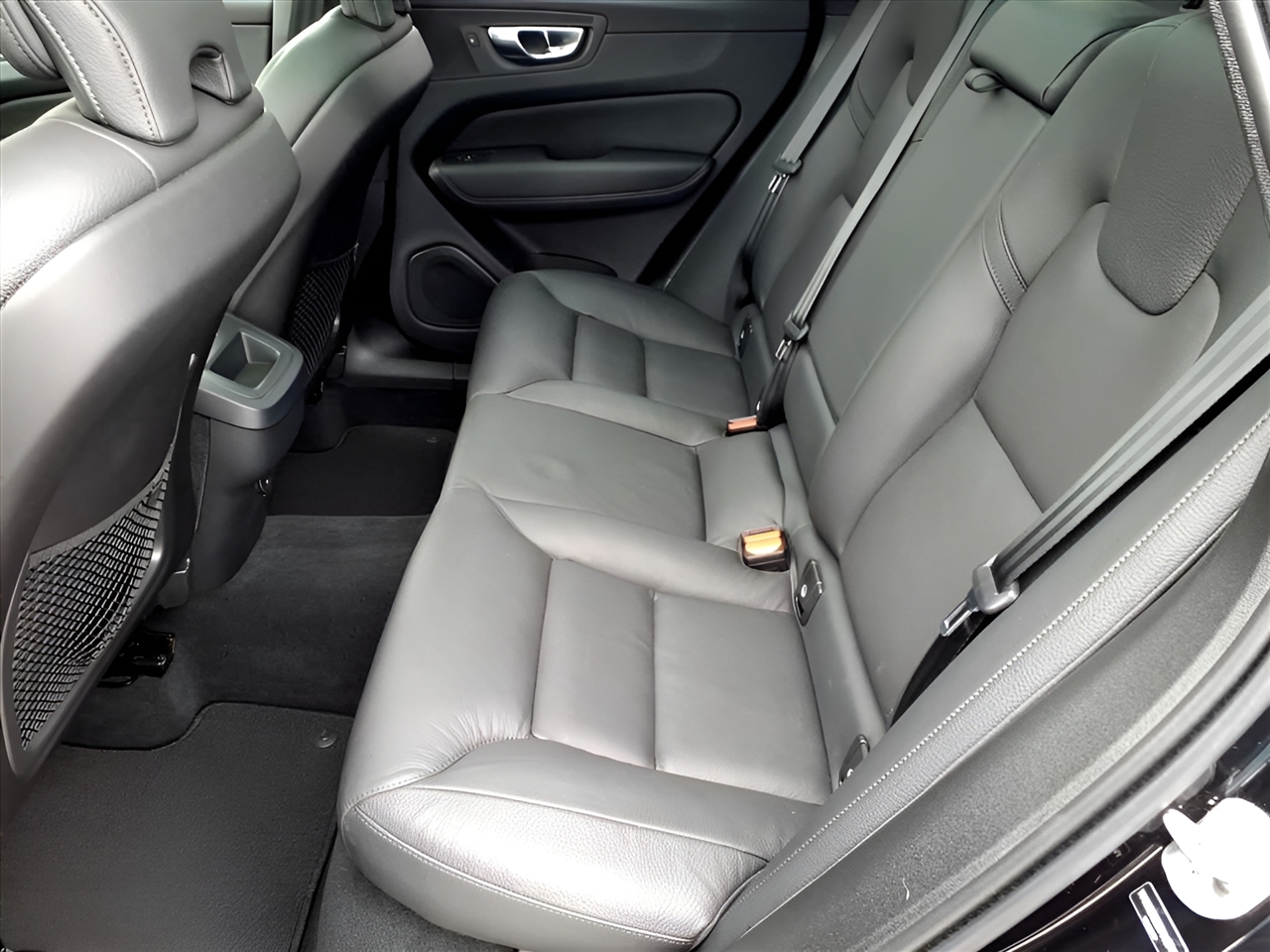 Volvo XC60 B5 AWD Plus 2025