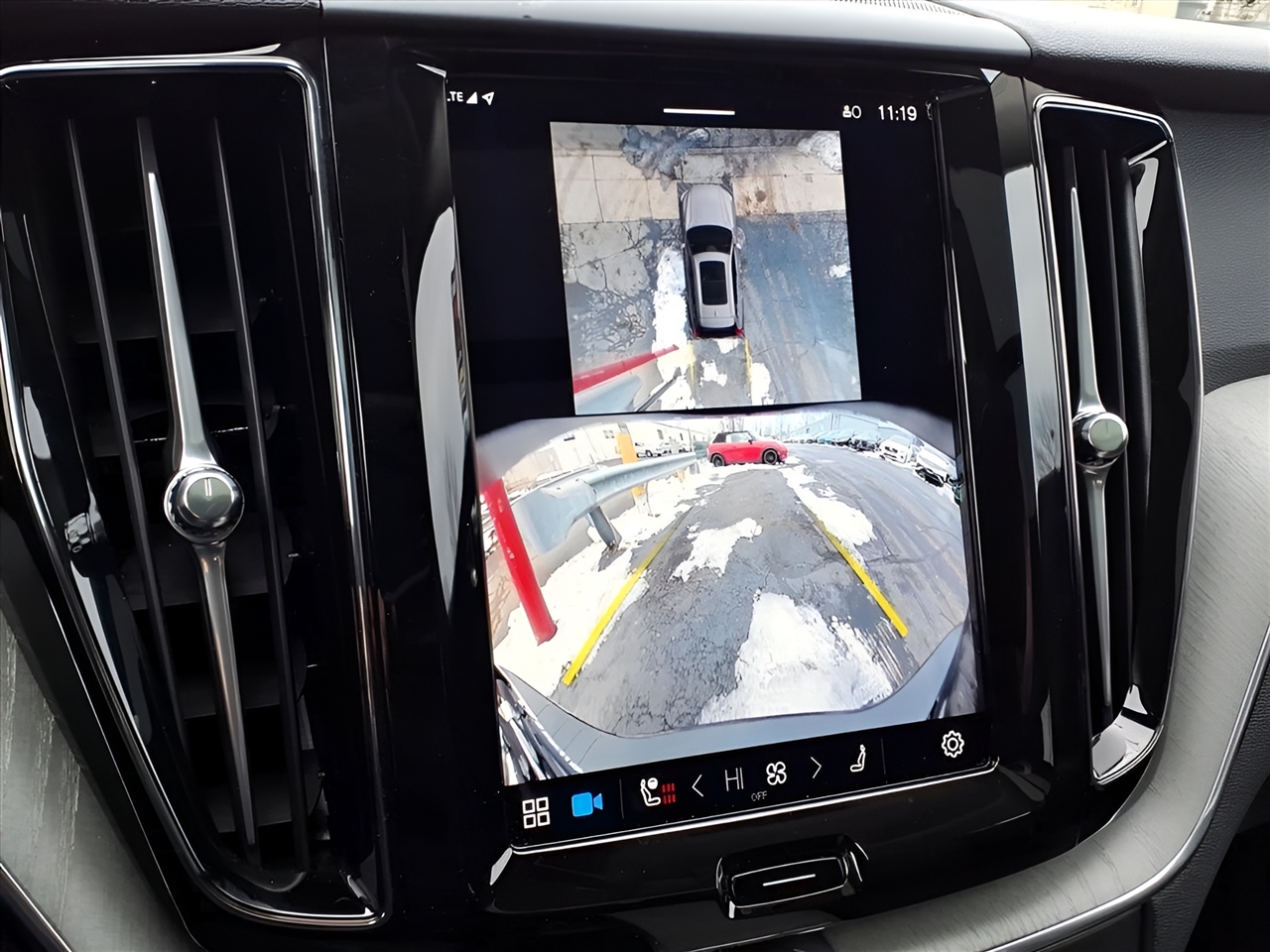 Volvo XC60 B5 AWD Plus 2025