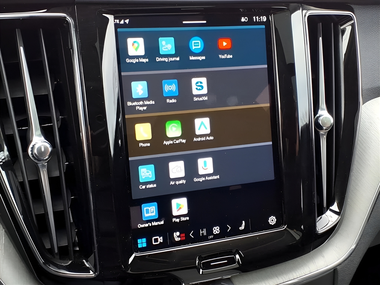 Volvo XC60 B5 AWD Plus 2025