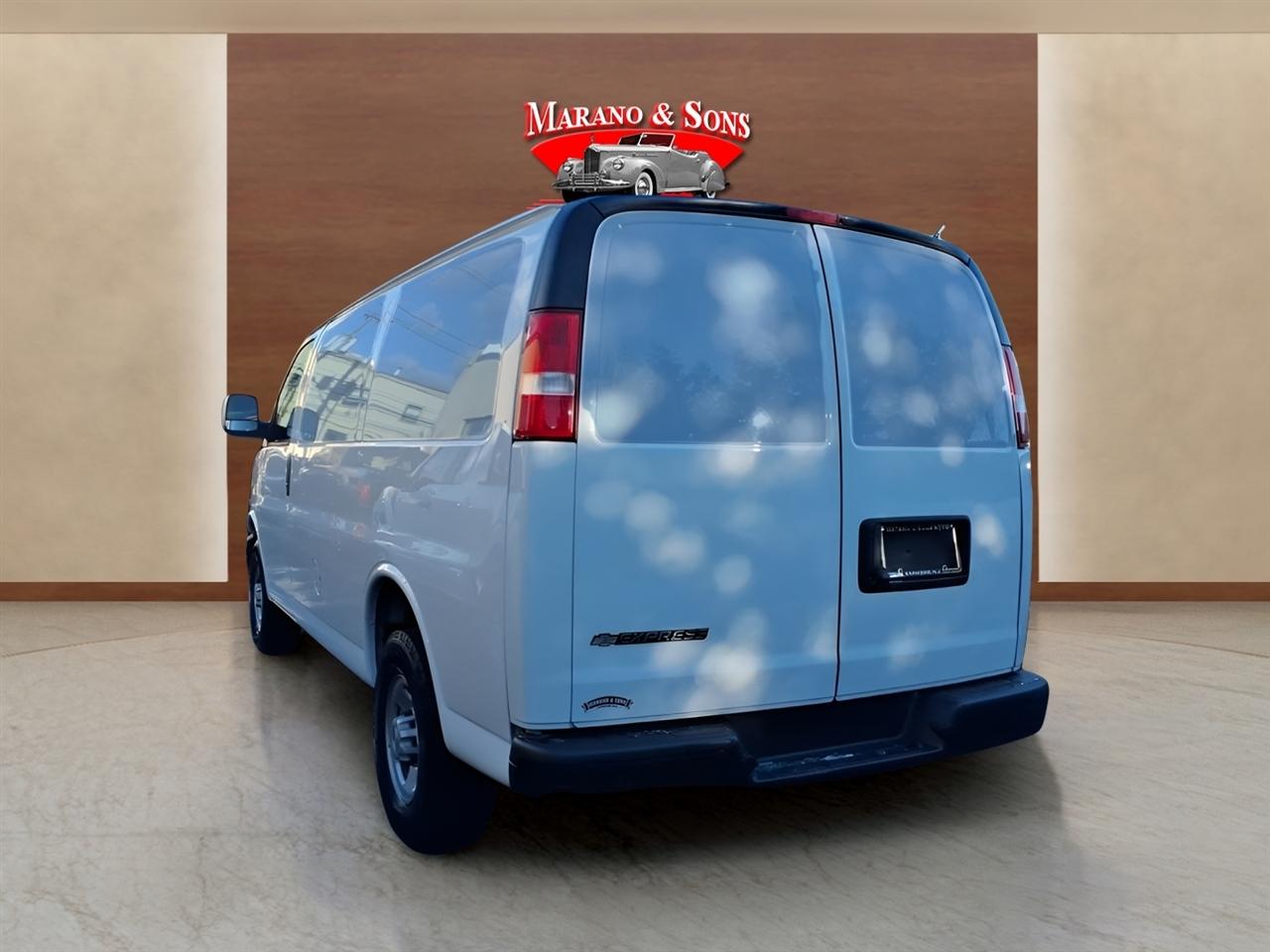 Chevrolet Express Cargo Van RWD 2500 135" 2020