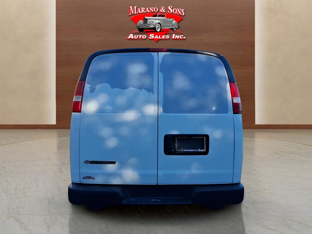 Chevrolet Express Cargo Van RWD 2500 135" 2020