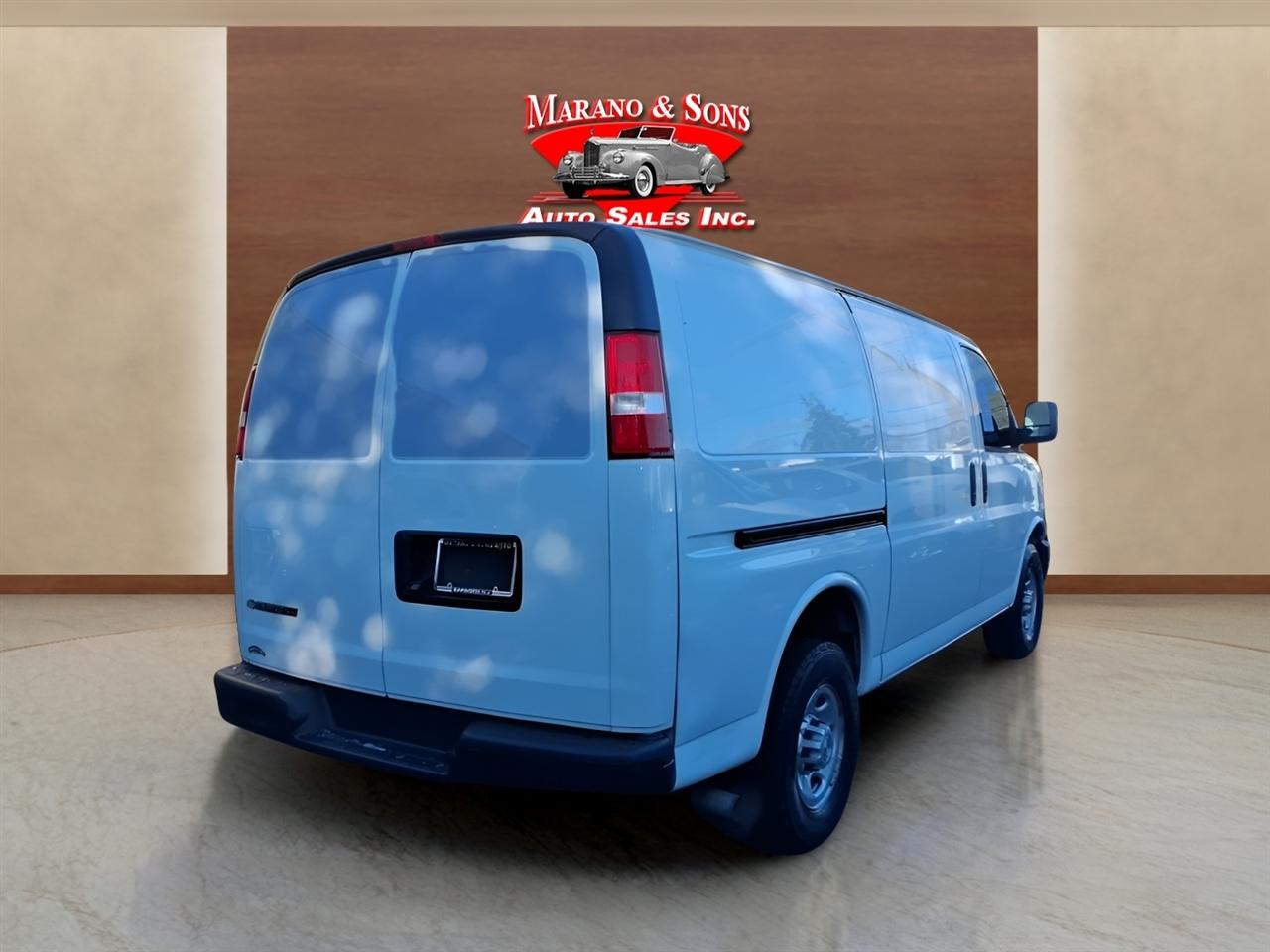 Chevrolet Express Cargo Van RWD 2500 135" 2020
