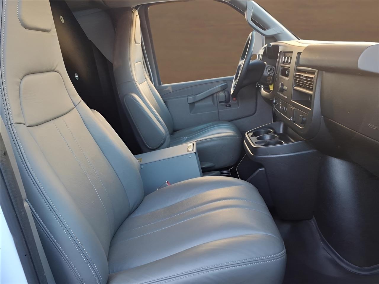 Chevrolet Express Cargo Van RWD 2500 135" 2020