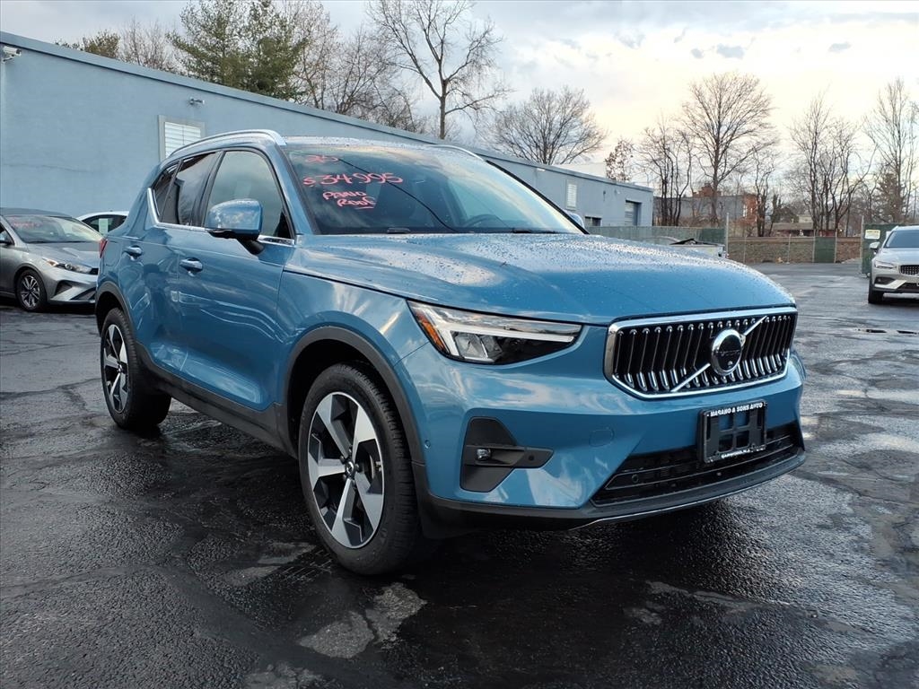 Volvo XC40 B5 AWD Plus Bright Theme 2025
