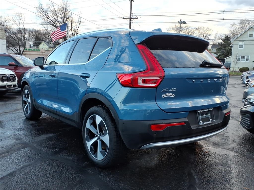 Volvo XC40 B5 AWD Plus Bright Theme 2025